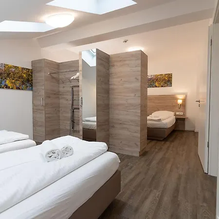 Oberfeld West Muenchen, Selbstversorgerhotel 3* Strasslach-Dingharting