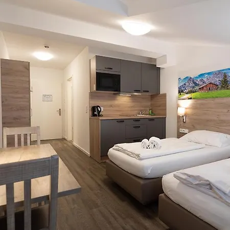 Oberfeld West Muenchen, Selbstversorgerhotel 3* Strasslach-Dingharting