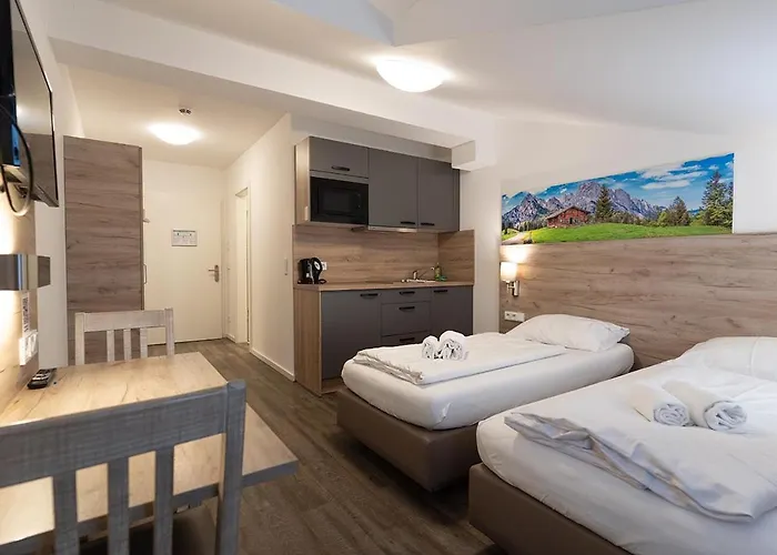 Oberfeld West Muenchen, Selbstversorgerhotel Straßlach-Dingharting