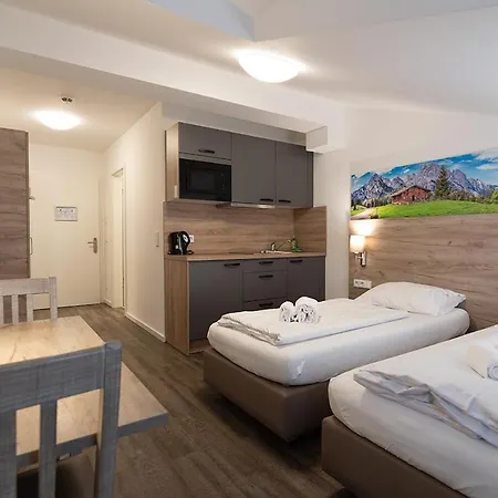 Oberfeld West Muenchen, Selbstversorgerhotel Straßlach-Dingharting