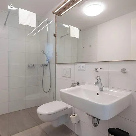 Oberfeld West Muenchen, Selbstversorgerhotel Straßlach-Dingharting