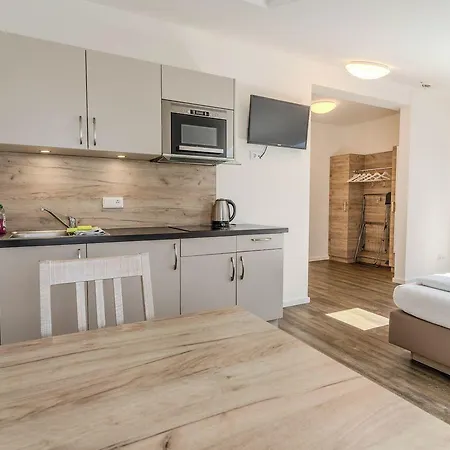 Oberfeld West Muenchen, Selbstversorgerhotel Straßlach-Dingharting